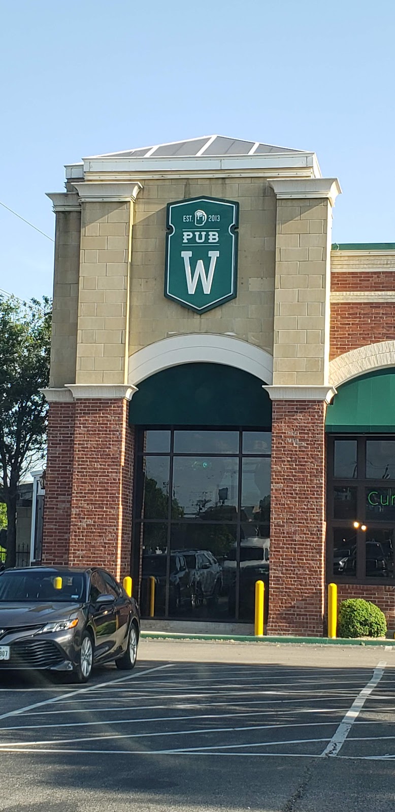 Pub W | 3720 W Robinson St, Norman, OK 73072, USA | Phone: (405) 701-5844