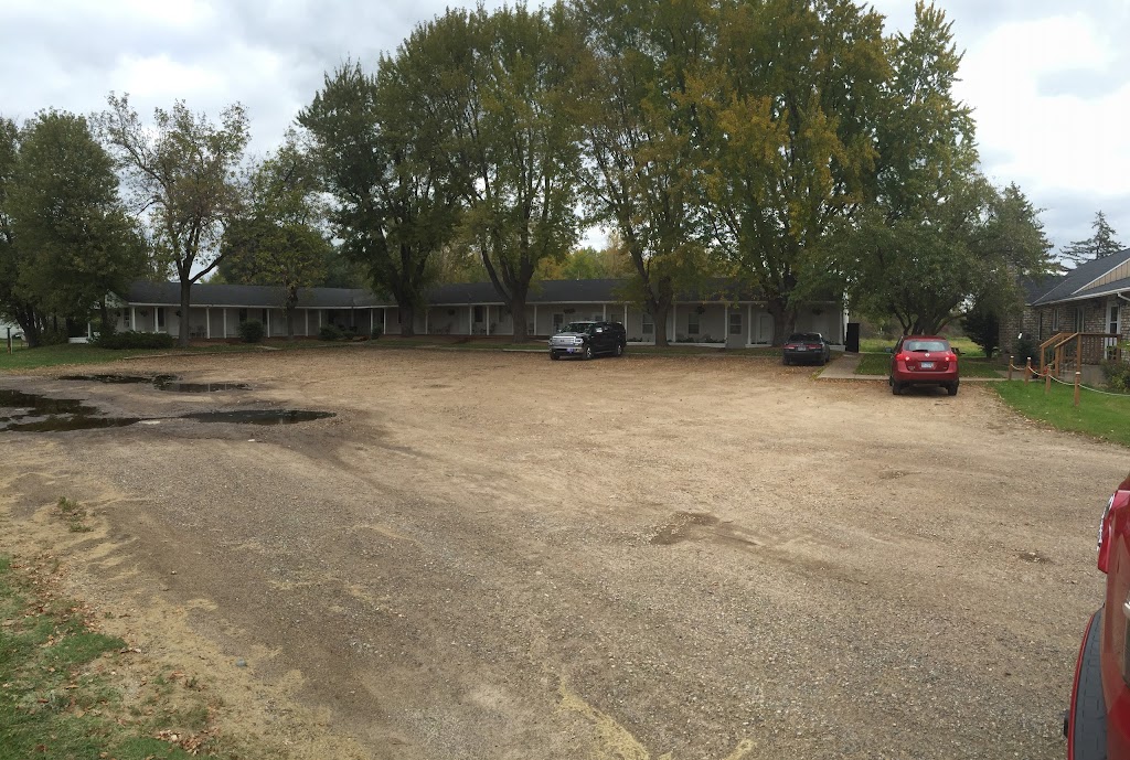 Hitching Post Motel | 23855 Forest Blvd N, Forest Lake, MN 55025, USA | Phone: (651) 464-1900