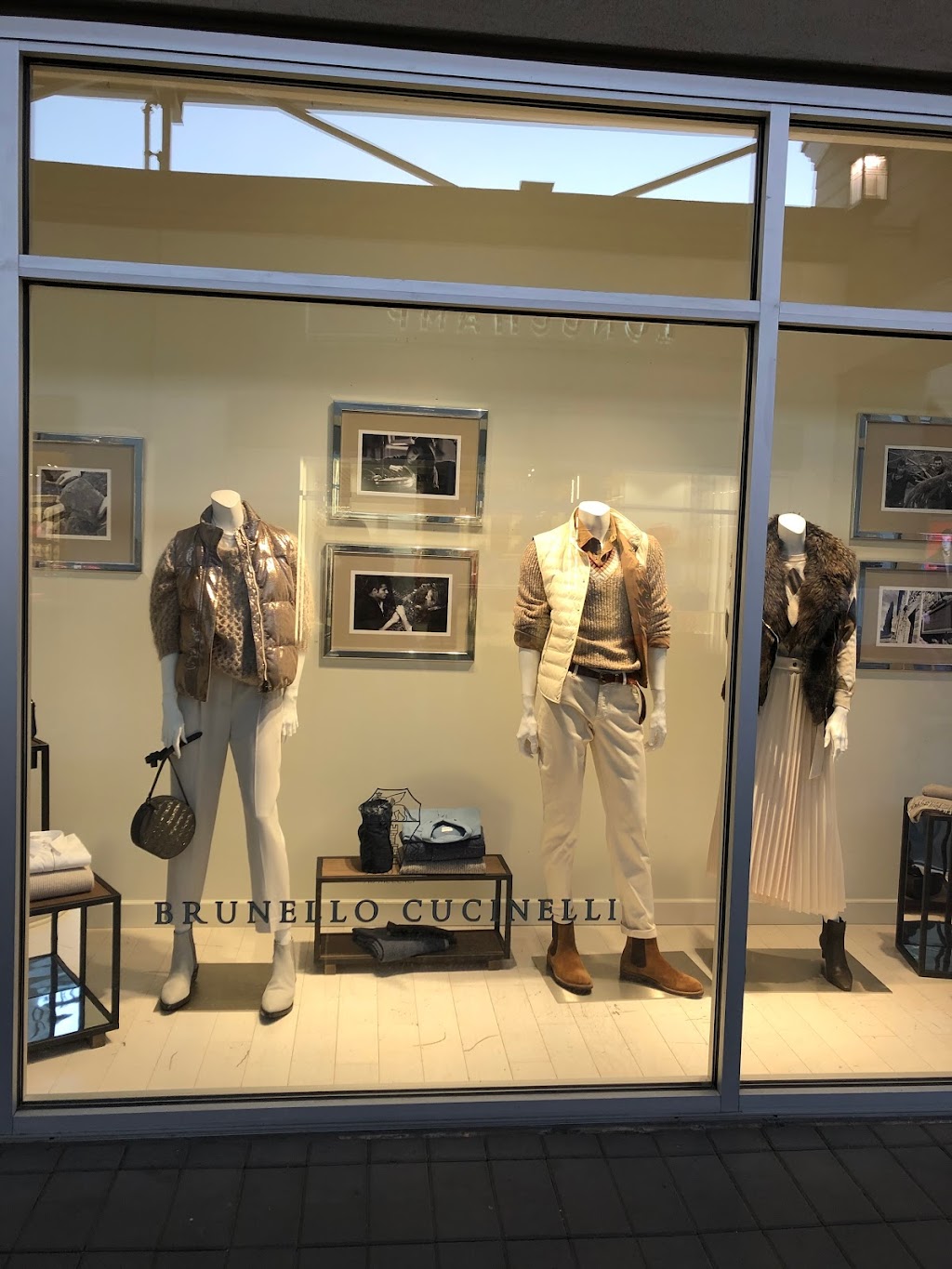 Max Mara | 2708 Livermore Outlets Dr, Livermore, CA 94551, USA | Phone: (925) 961-9757