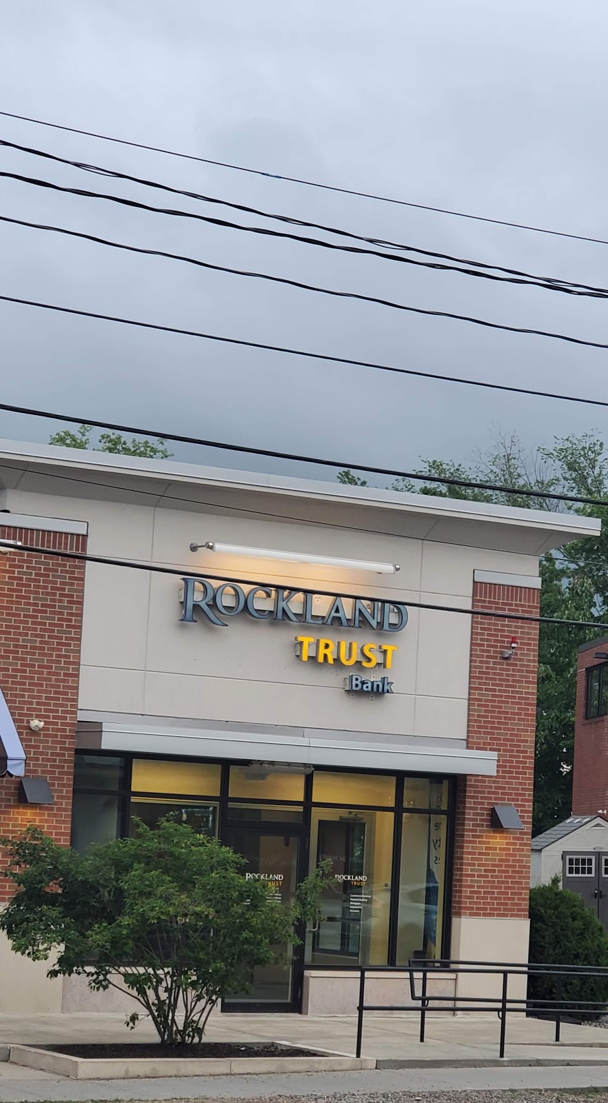 Rockland Trust Bank | 170 Needham St, Newton Highlands, MA 02461, USA | Phone: (617) 969-1950