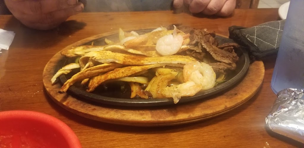 El Sombrero | 215 W Main St, Mascoutah, IL 62258, USA | Phone: (618) 566-7281