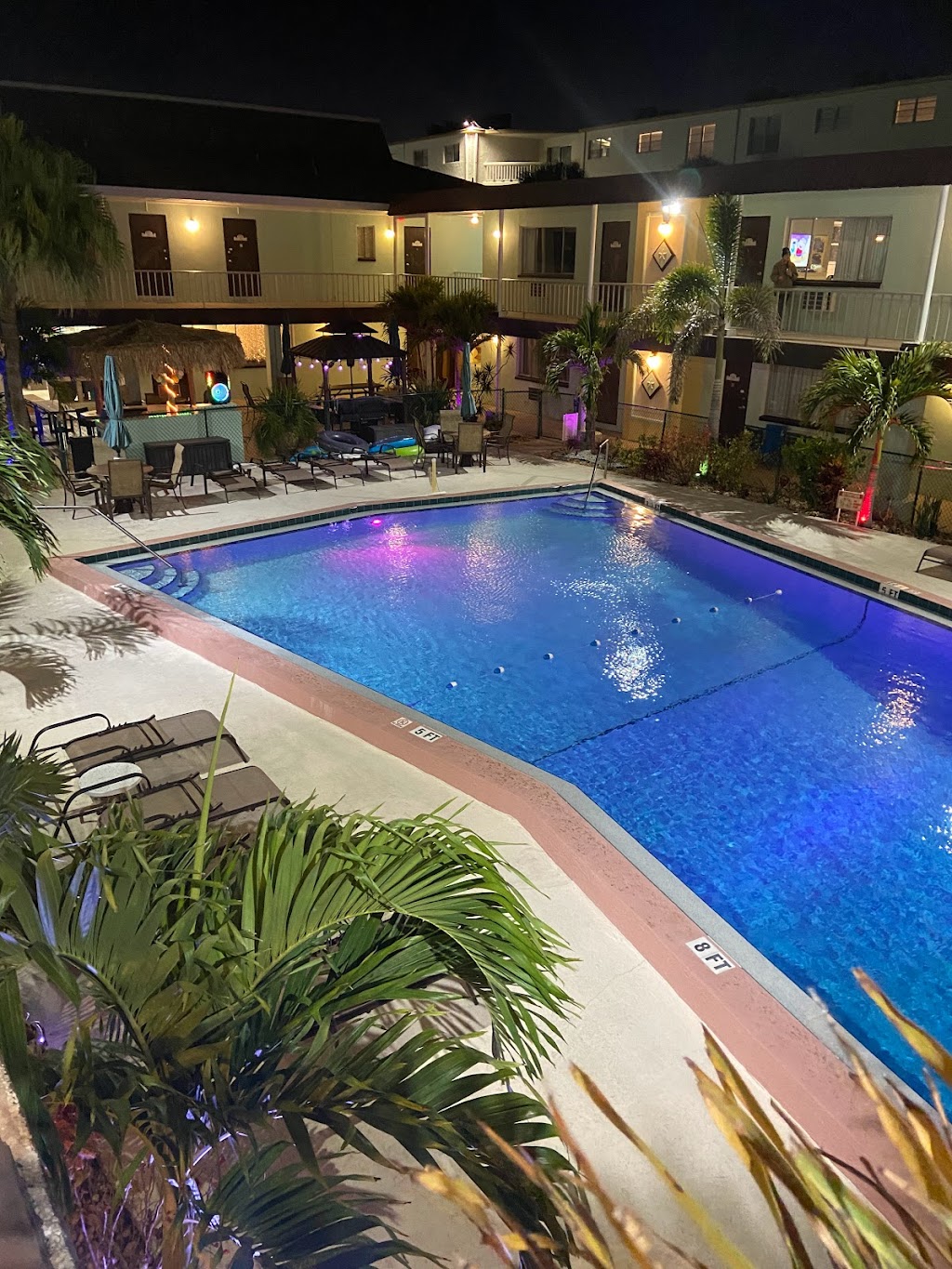 Island House Resort Hotel | 17103 Gulf Blvd, North Redington Beach, FL 33708 | Phone: (727) 392-2241
