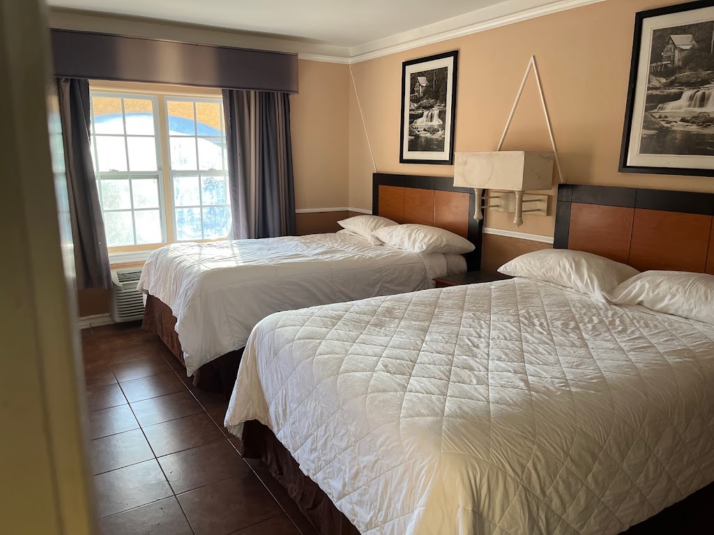 Luxury Inn & Suites | 2003 W 2nd St, Taylor, TX 76574, USA | Phone: (512) 352-8700