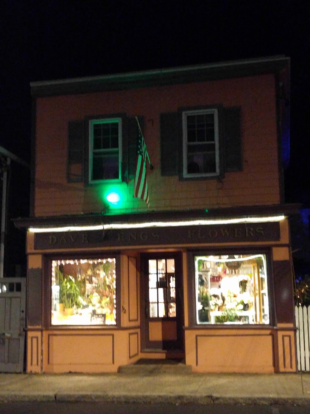 Dave Eng Flowers | 136 Derby St, Salem, MA 01970, USA | Phone: (978) 745-0035