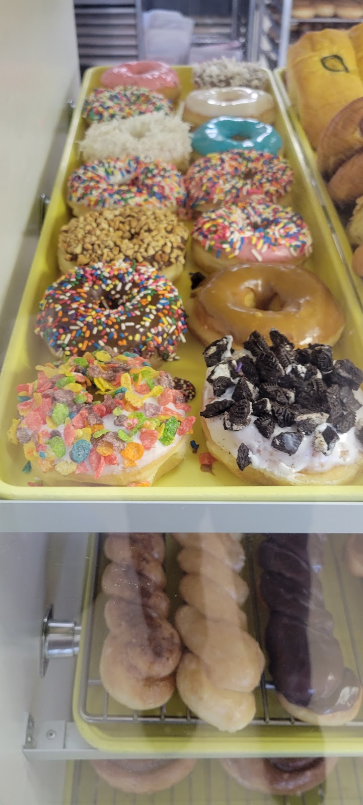 Donut Express | 1607 W Henderson St # A, Cleburne, TX 76033, USA | Phone: (817) 645-8025