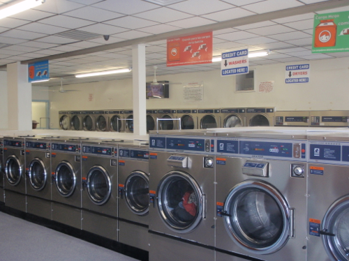 Smithfield Plaza Laundry Land Laundromat | 1258 Smithfield Plaza, Smithfield, VA 23430, USA | Phone: (434) 793-2011