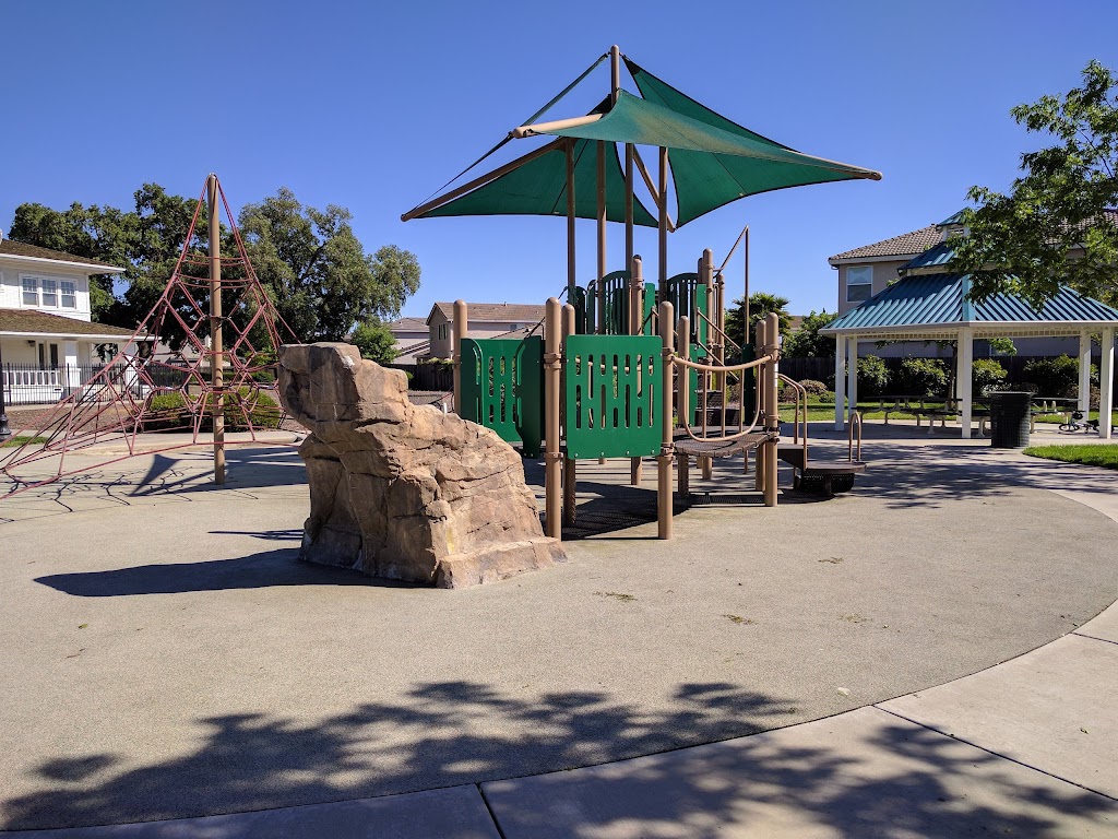 Ehrhardt Oaks Park | 4800 Percheron Dr, Elk Grove, CA 95757, USA | Phone: (916) 405-5600