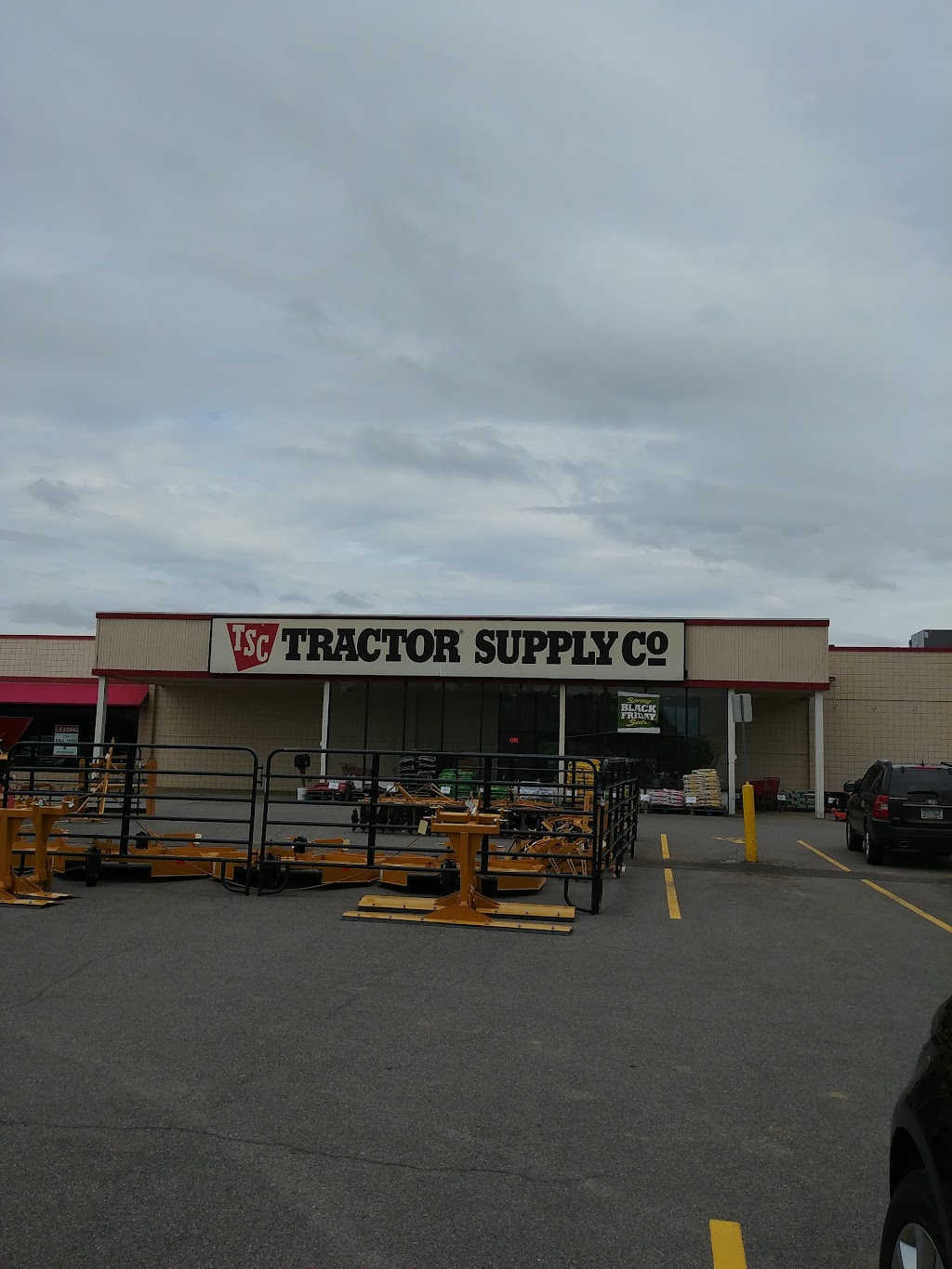 Tractor Supply Co. | 378 W Main St, Arcade, NY 14009, USA | Phone: (585) 492-1317