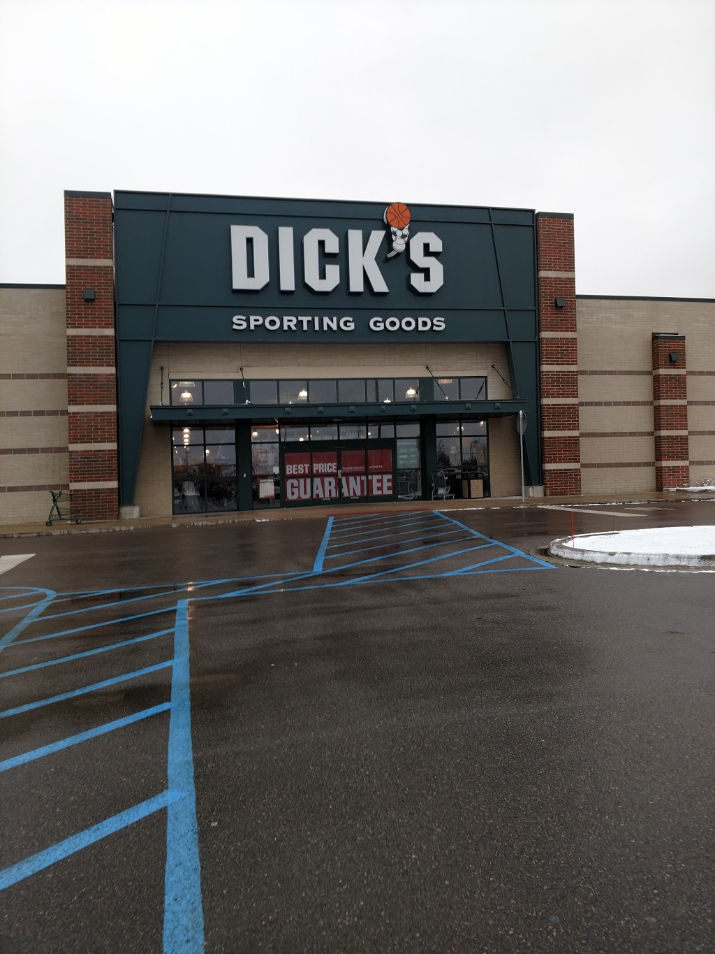 DICKS Sporting Goods | 13501 Middlebelt Rd, Livonia, MI 48150, USA | Phone: (734) 293-0069