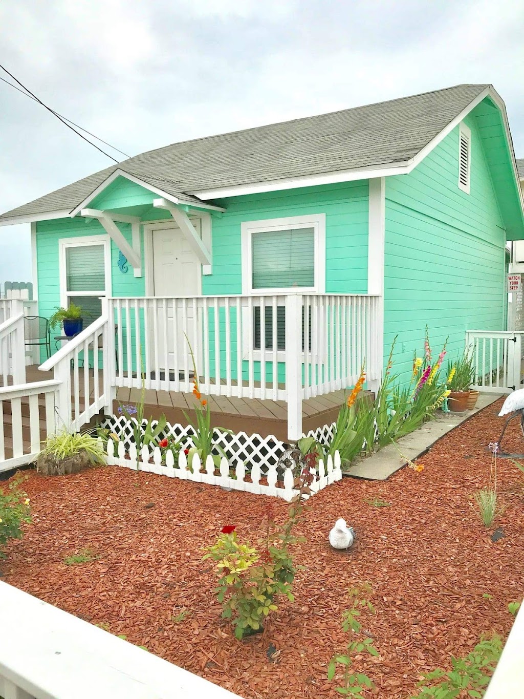 Surfside Cottages | 3302 Surfside Blvd, Corpus Christi, TX 78402, USA | Phone: (361) 633-7156