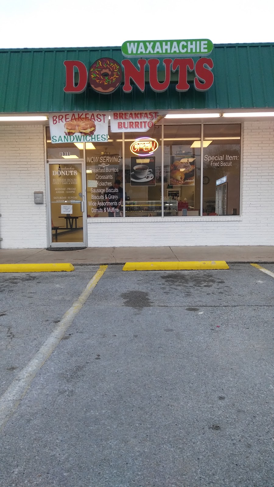 Waxahachie Donuts | 1311 W Main St, Waxahachie, TX 75165, USA | Phone: (972) 923-1689