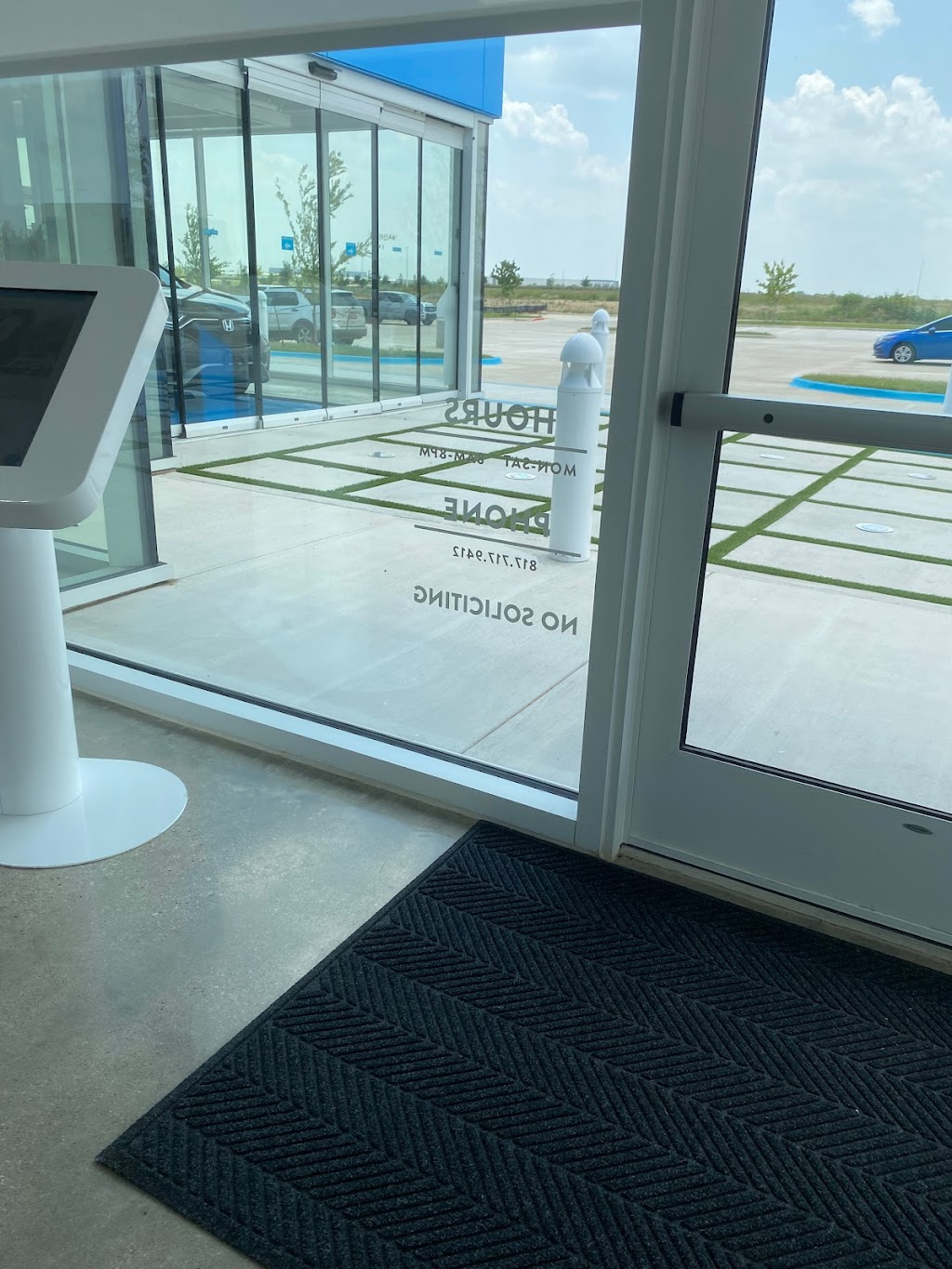 Carvana Fort Worth | 8741 N Fwy, Fort Worth, TX 76177, USA | Phone: (888) 450-0415