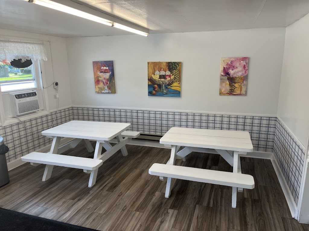 Uncle Eds Front Porch | 116 Winthrop St, Rehoboth, MA 02769, USA | Phone: (508) 252-4444