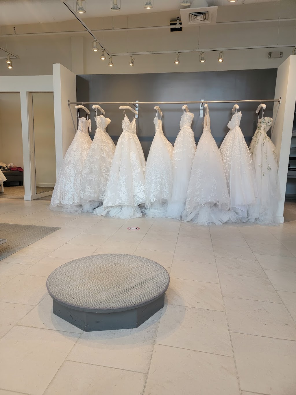 The Wedding Salon of Manhasset | 1468 Northern Blvd, Manhasset, NY 11030, USA | Phone: (516) 869-8455