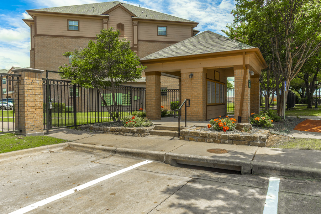 Blue Lake Villas Apartments | 155 Lake Side Dr, Waxahachie, TX 75165, USA | Phone: (972) 937-3131