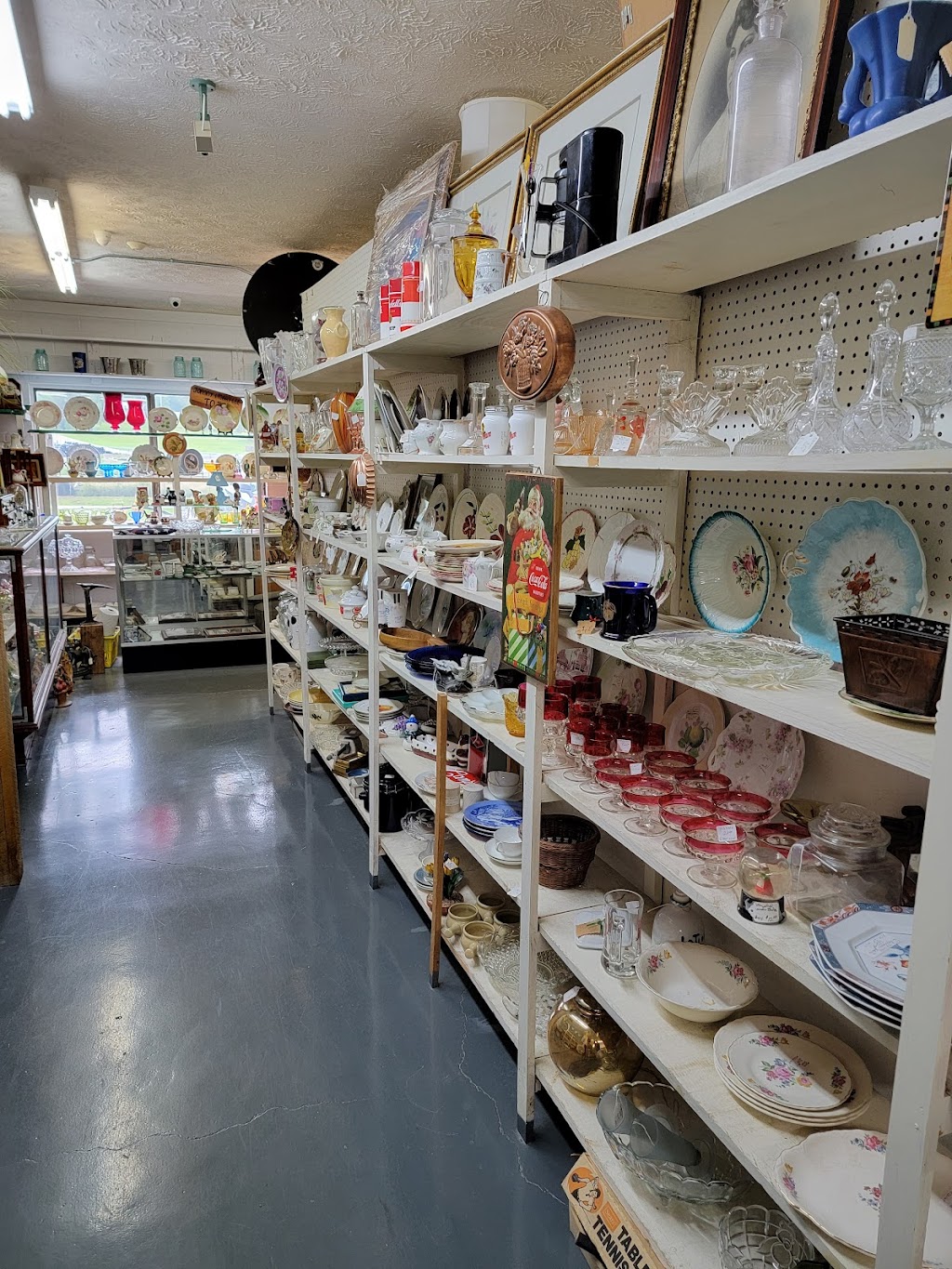 Todds Antique Mall | 1305 Paint Lick Rd, Paint Lick, KY 40461, USA | Phone: (859) 986-9087