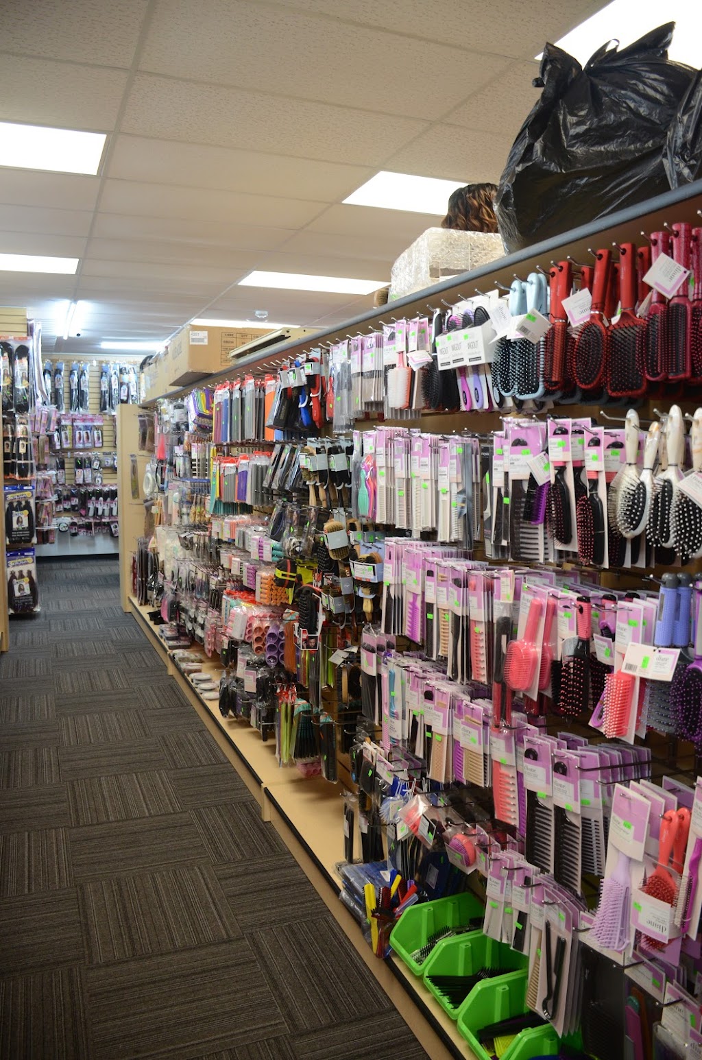 Queens Beauty Supply & Wigs | 335 E Glenwood Lansing Rd, Glenwood, IL 60425, USA | Phone: (708) 856-0456