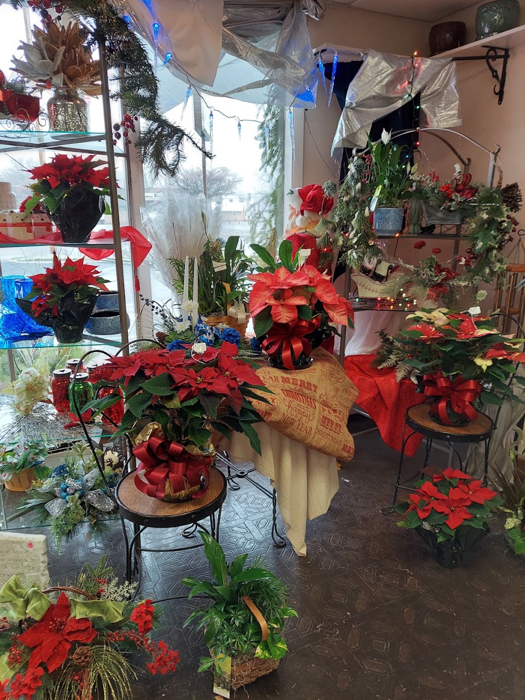 Sinks Flower Shop & Greenhouse | 2700 N Main St, Findlay, OH 45840, USA | Phone: (419) 422-7722