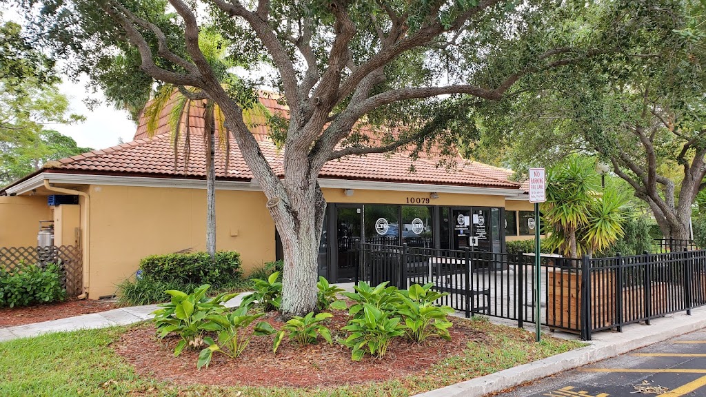 Legends Tavern & Grille - Sunrise | 10079 W Oakland Park Blvd, Sunrise, FL 33351, USA | Phone: (954) 742-7115