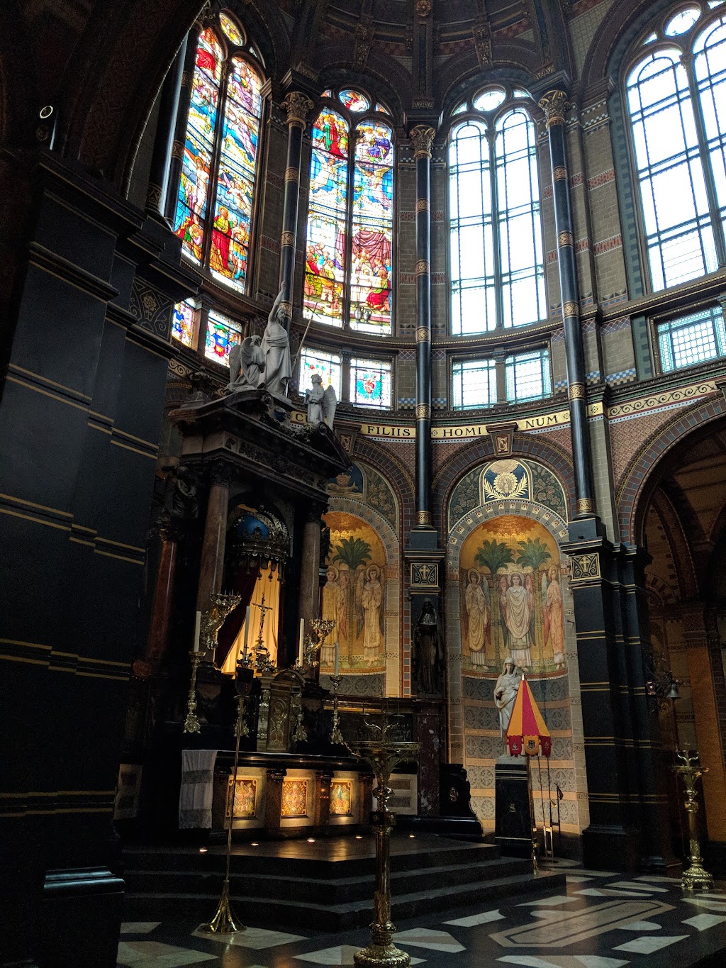 Basilica of Saint Nicholas | Prins Hendrikkade 73, 1012 AD Amsterdam, Netherlands | Phone: 020 330 7812