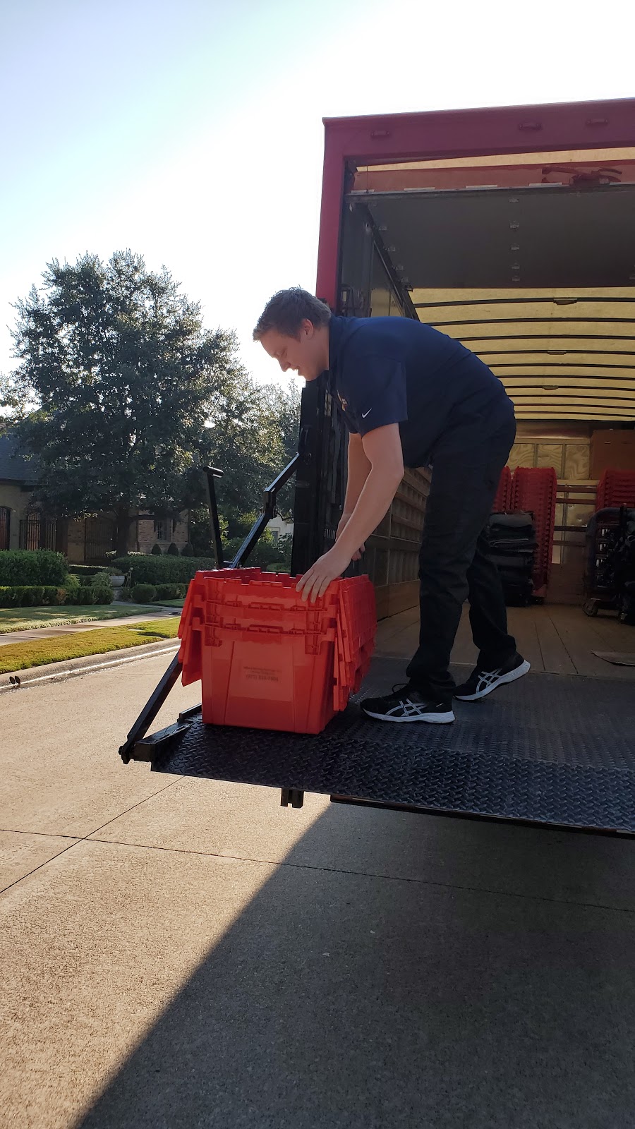 AWard Moving Services, Inc. | 2310 Apollo Cir, Carrollton, TX 75006, USA | Phone: (972) 820-7508