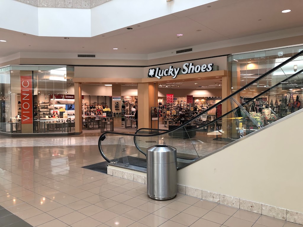 Lucky Shoes Strongsville | 600 Southpark Center, Strongsville, OH 44136, USA | Phone: (440) 572-5111