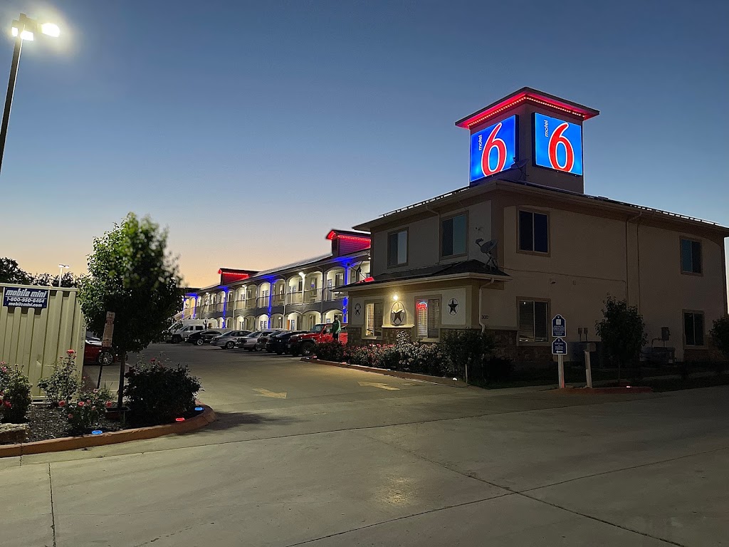 Motel 6 Rhome | 300 Holly Pkwy, Rhome, TX 76078, USA | Phone: (817) 636-6140