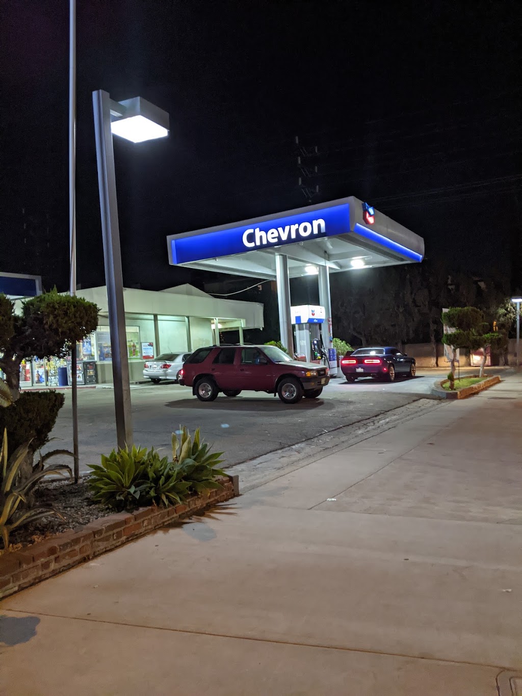Chevron | 466 W Broadway, Glendale, CA 91204, USA | Phone: (818) 551-1691