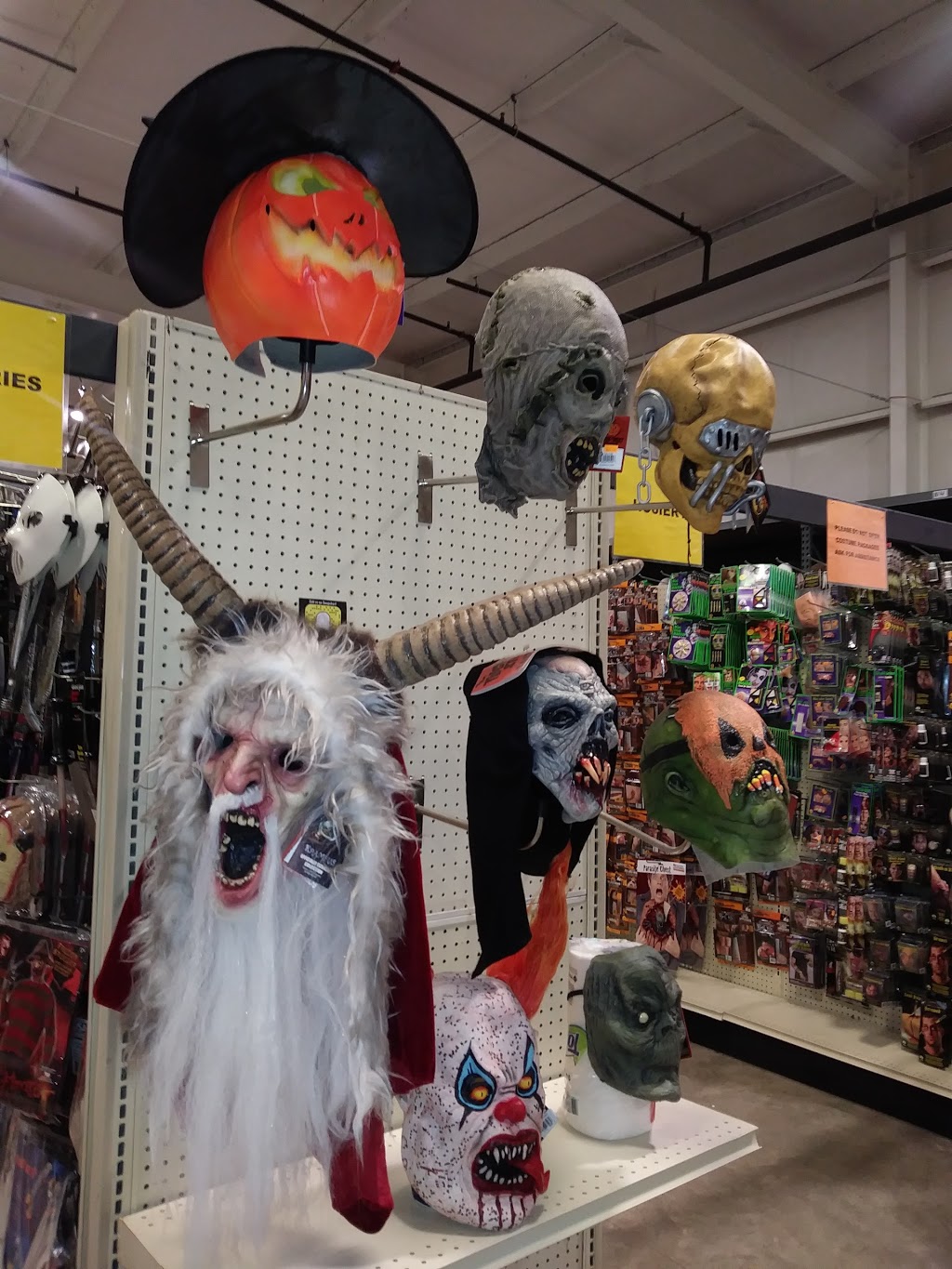 Halloween Warehouse OKC | 2820 NE 50th St, Oklahoma City, OK 73121, USA | Phone: (405) 424-3238