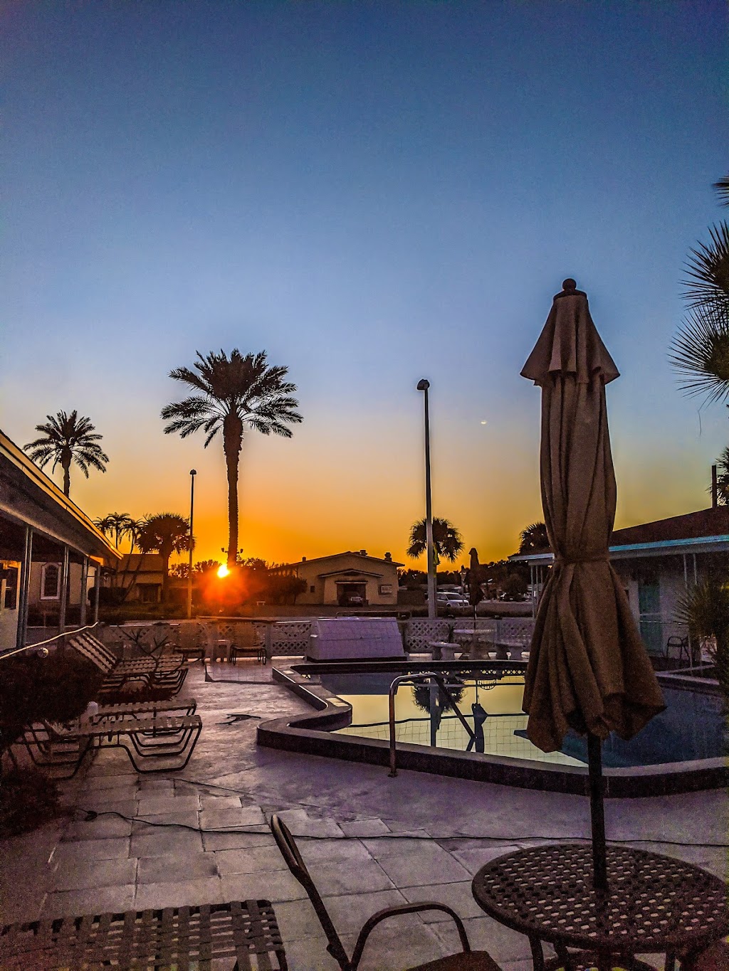 Sun Island Motel | 8301 Blind Pass Rd, St Pete Beach, FL 33706, USA | Phone: (727) 360-5724
