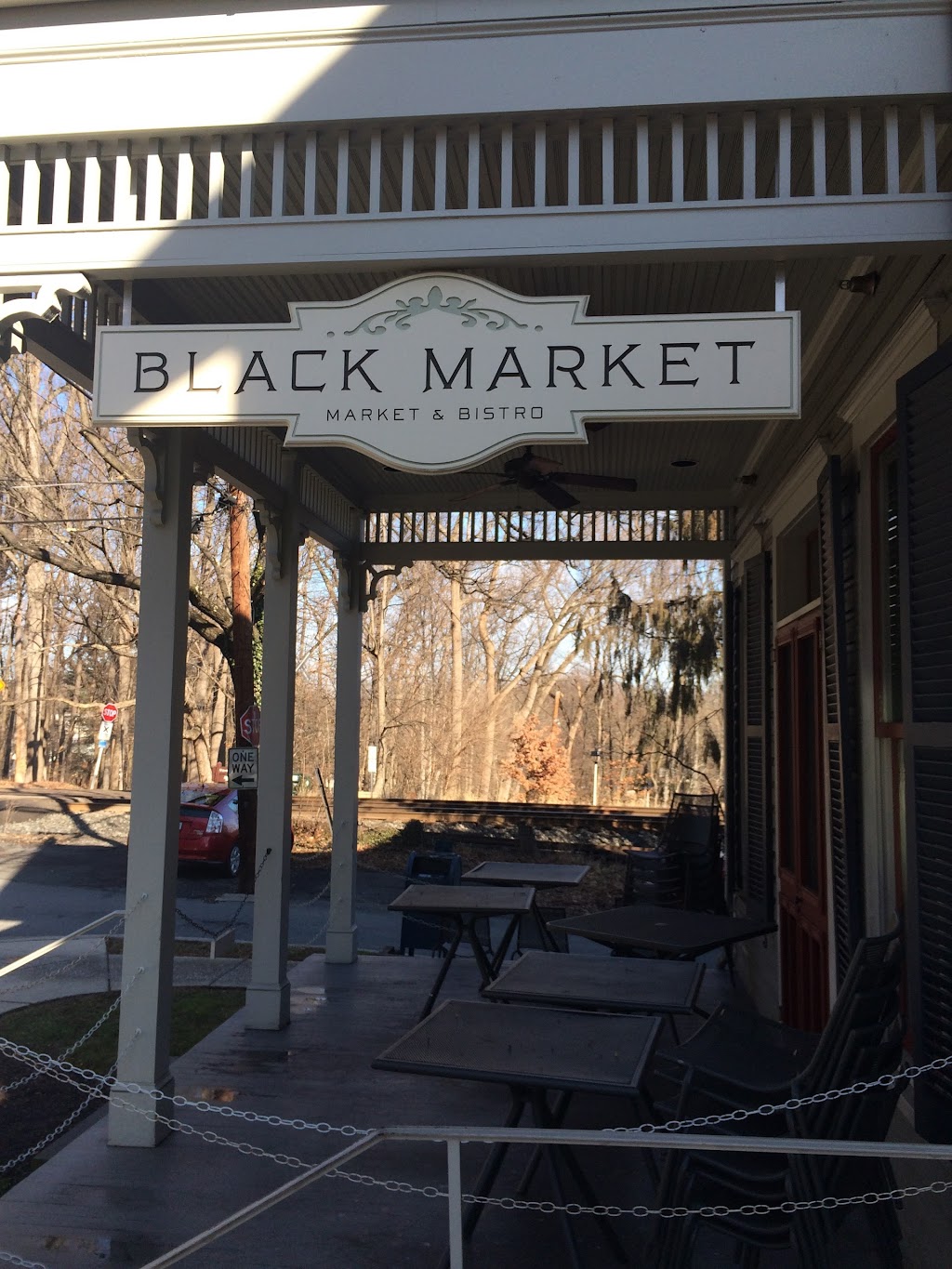 Black Market Bistro | 4600 Waverly Ave, Garrett Park, MD 20896, USA | Phone: (301) 933-3000