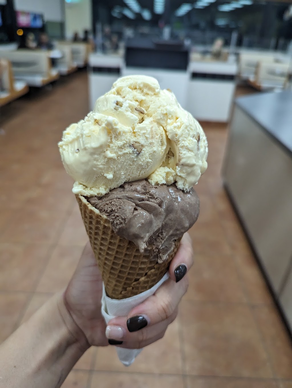 Braums Ice Cream & Dairy Store | 1701 E Shady Grove Rd, Irving, TX 75060, USA | Phone: (972) 445-0686