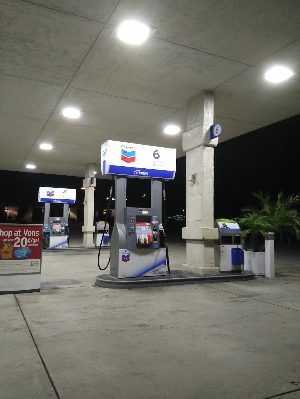 Chevron ExtraMile Claremont | 699 E Foothill Blvd, Claremont, CA 91711, USA | Phone: (909) 621-4991