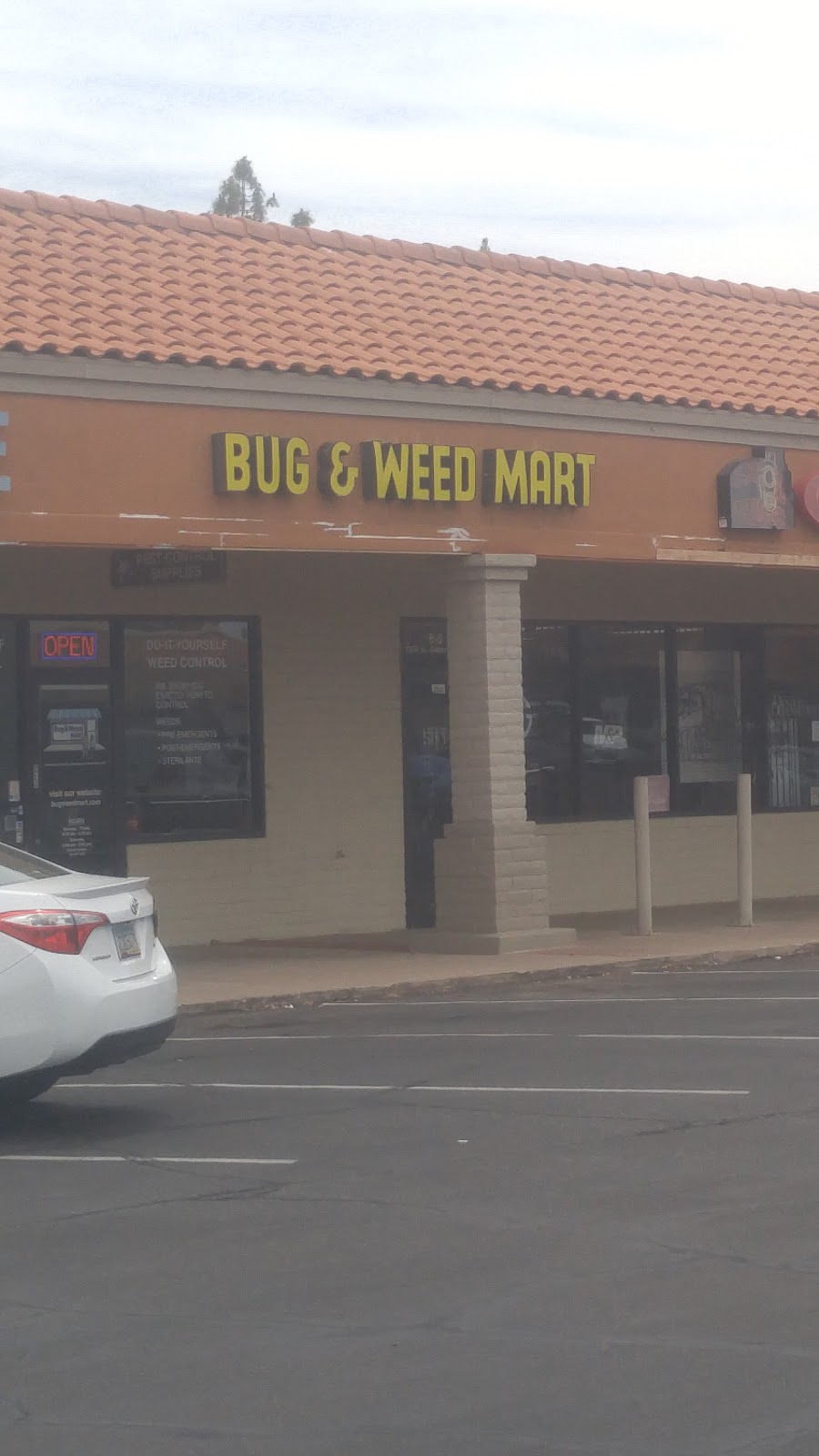 Bug & Weed Mart Gilbert | 3107 S Gilbert Rd, Gilbert, AZ 85295, USA | Phone: (480) 632-1614