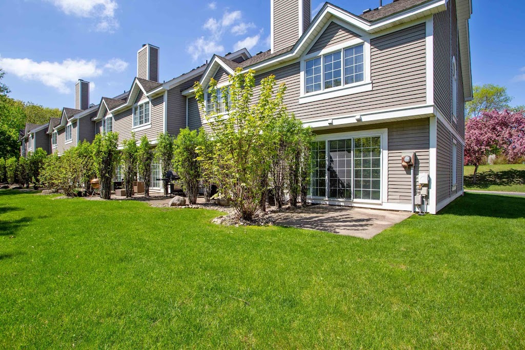 Seasons Villas | 8630 Summer Wind Alcove, Woodbury, MN 55125, USA | Phone: (833) 218-4418