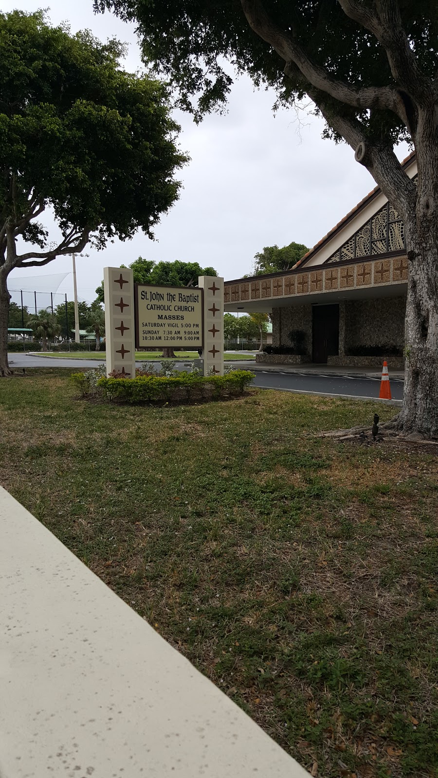 St John the Baptist Catholic Church | 4595 Bayview Dr, Fort Lauderdale, FL 33308, USA | Phone: (954) 771-8950
