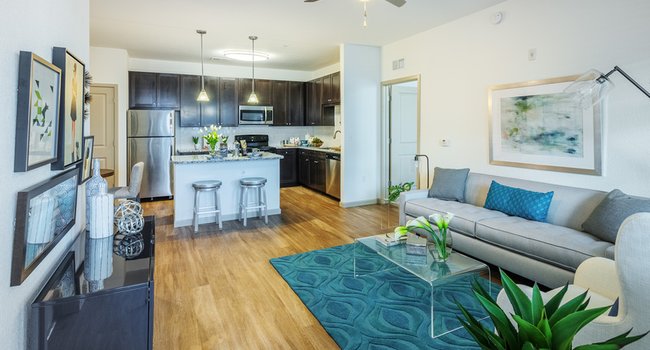 The Point at Bella Grove | 8310 Bella Grove Cir, Sarasota, FL 34243, USA | Phone: (941) 893-5041