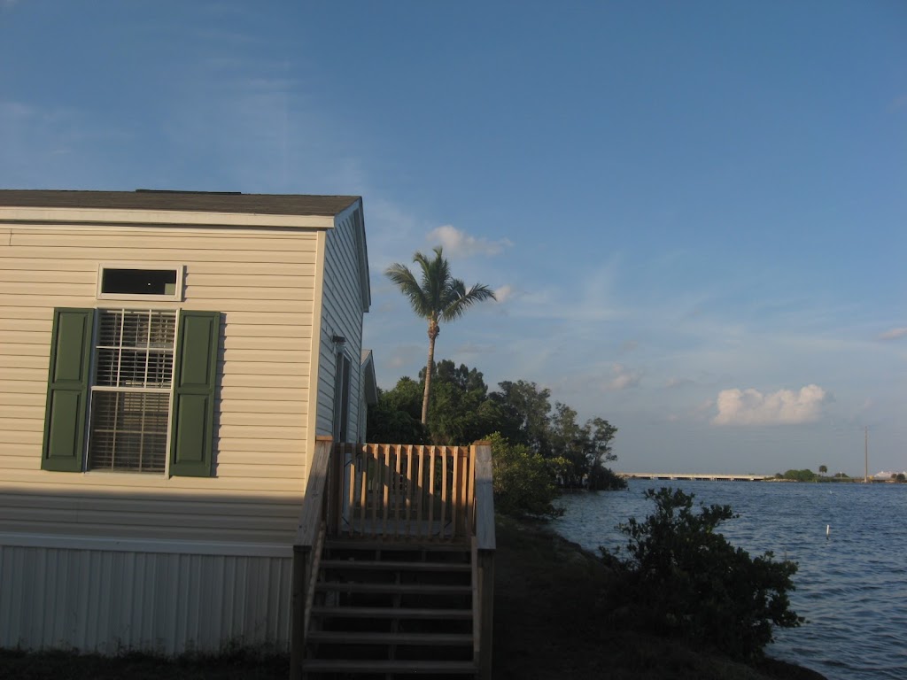 River Palms 55+ Waterfront Mobile Home Community | 200 S Banana River Dr, Merritt Island, FL 32952, USA | Phone: (321) 452-8424