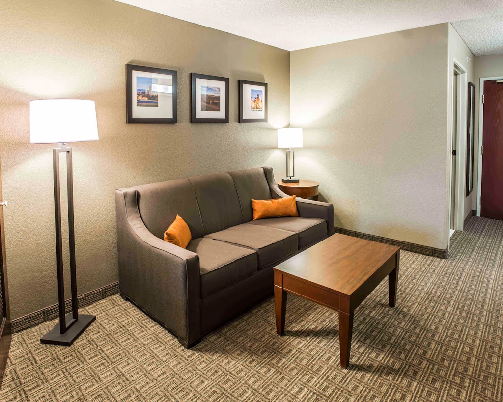 Comfort Suites Lakewood - Denver | 7260 W Jefferson Ave, Lakewood, CO 80235, USA | Phone: (303) 988-8600
