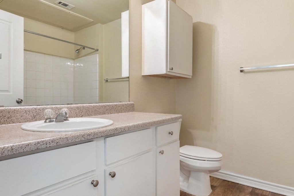 Providence on the Park Apartments | 8501 Old Hickory Trail, Dallas, TX 75237, USA | Phone: (817) 440-3837