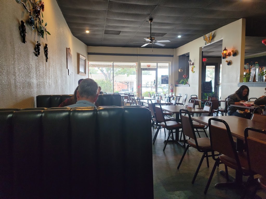 Monarcas Mexican Restaurant | 121 E 3rd St, Taylor, TX 76574, USA | Phone: (512) 352-0025