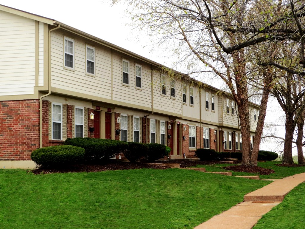 Stonebridge Townhomes | 1456 Stonebury Ct, Florissant, MO 63033, USA | Phone: (314) 328-6330