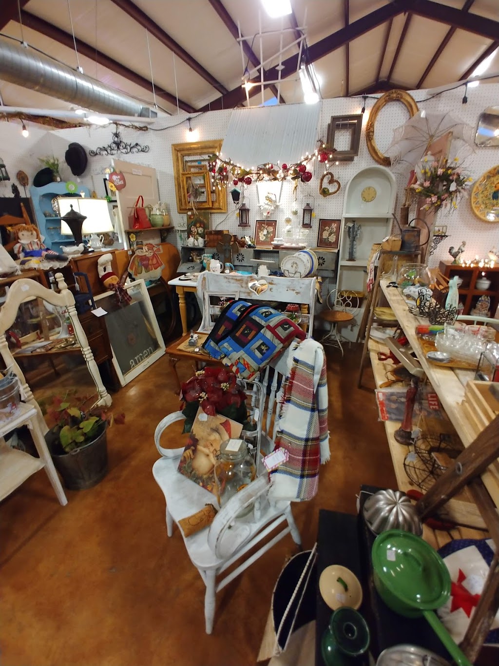 Johns Road Antique Mall | 850 Johns Rd, Boerne, TX 78006, USA | Phone: (830) 249-7464