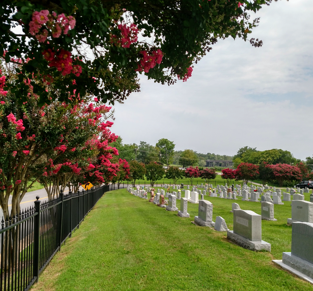 Appomattox Cemetery | Hopewell, VA 23860, USA | Phone: (804) 541-2295