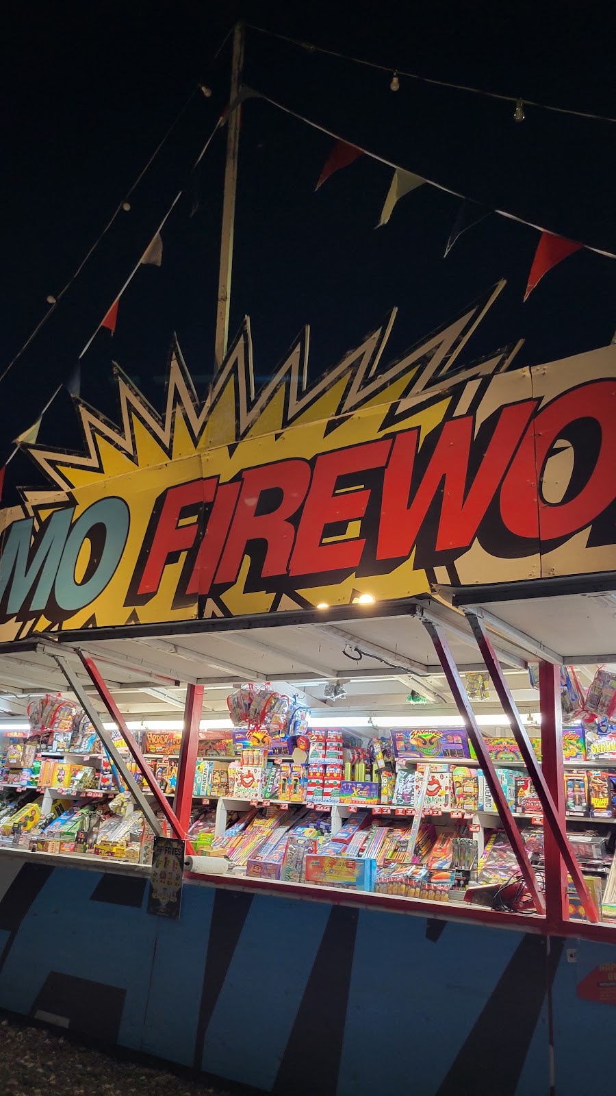 Alamo Fireworks Stand | 15970 US-87, Adkins, TX 78101, USA | Phone: (210) 667-1106