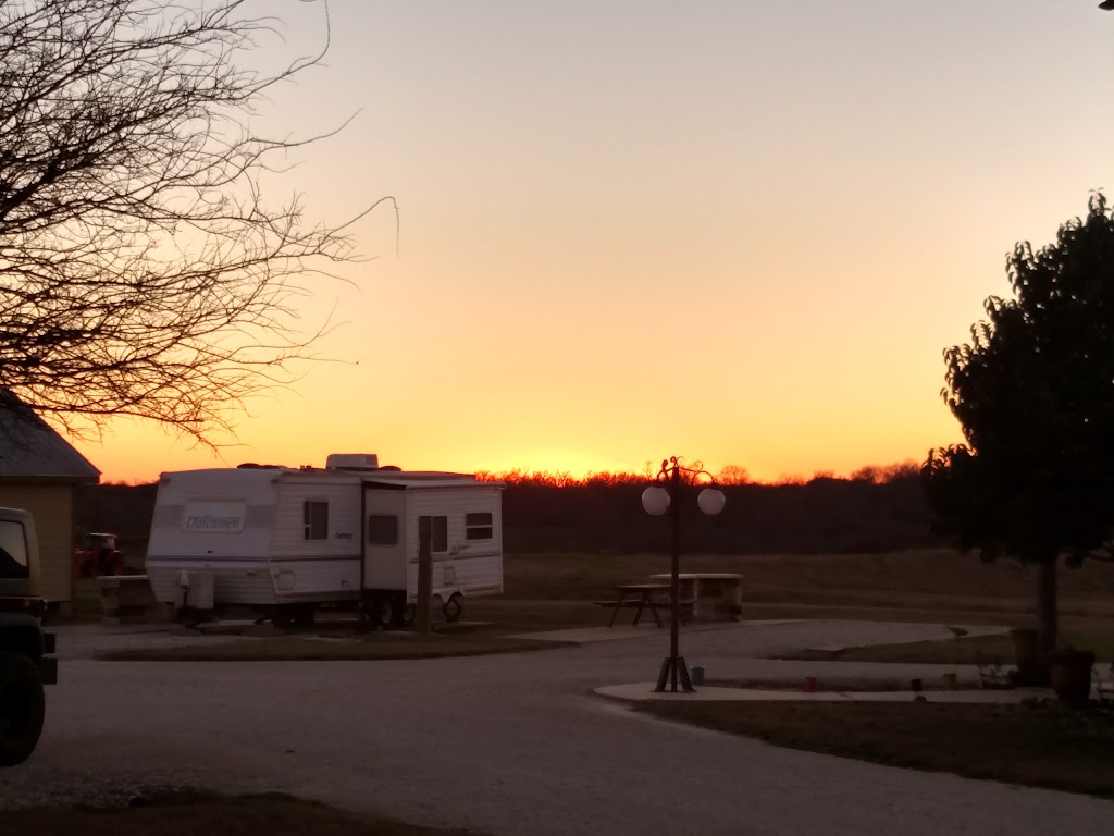 Lake Falling Star RV Resort | 7355 FM713, Dale, TX 78616, USA | Phone: (512) 398-7827