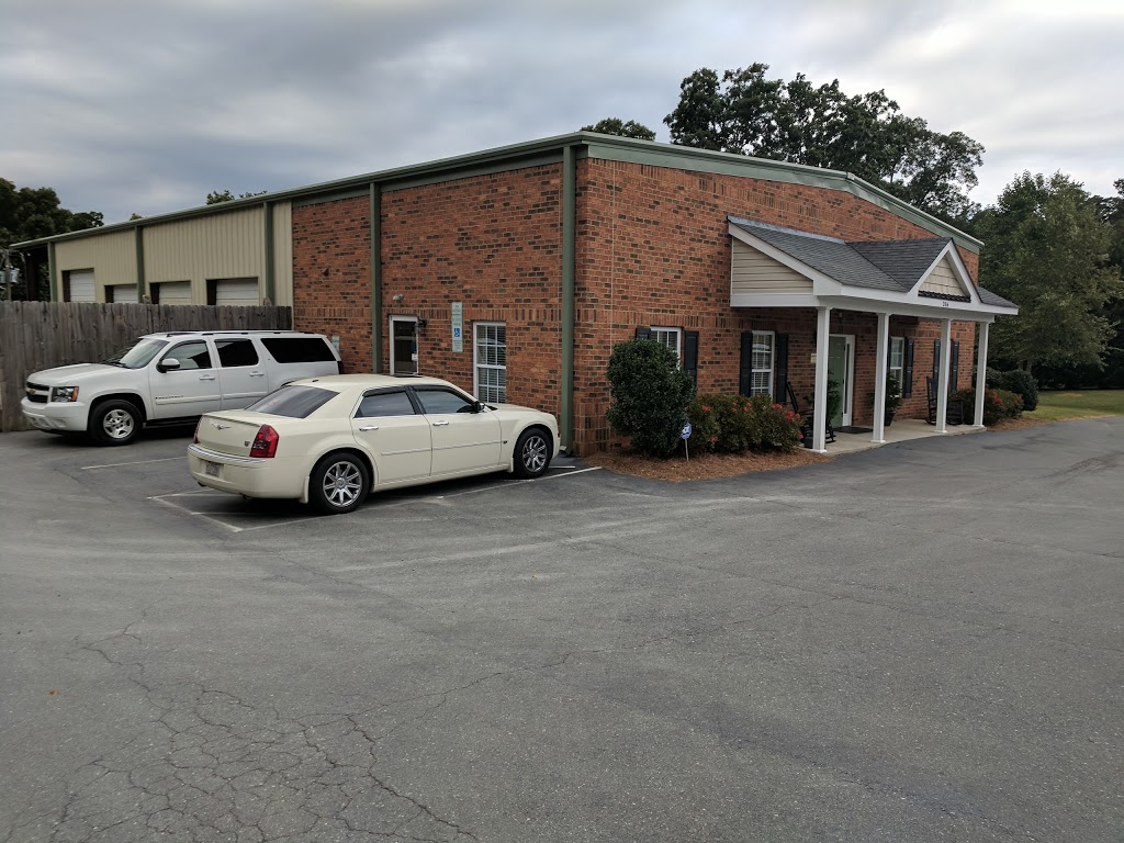 Tuttles Body Shop Inc | 206 Jefferson Church Rd, King, NC 27021, USA | Phone: (336) 983-2878