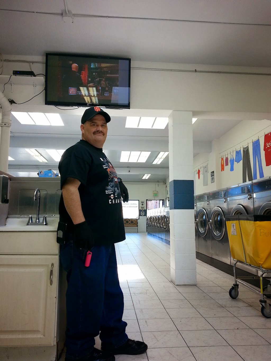 Burlingame Laundromat | 1255 California Dr, Burlingame, CA 94010, USA | Phone: (650) 534-4727