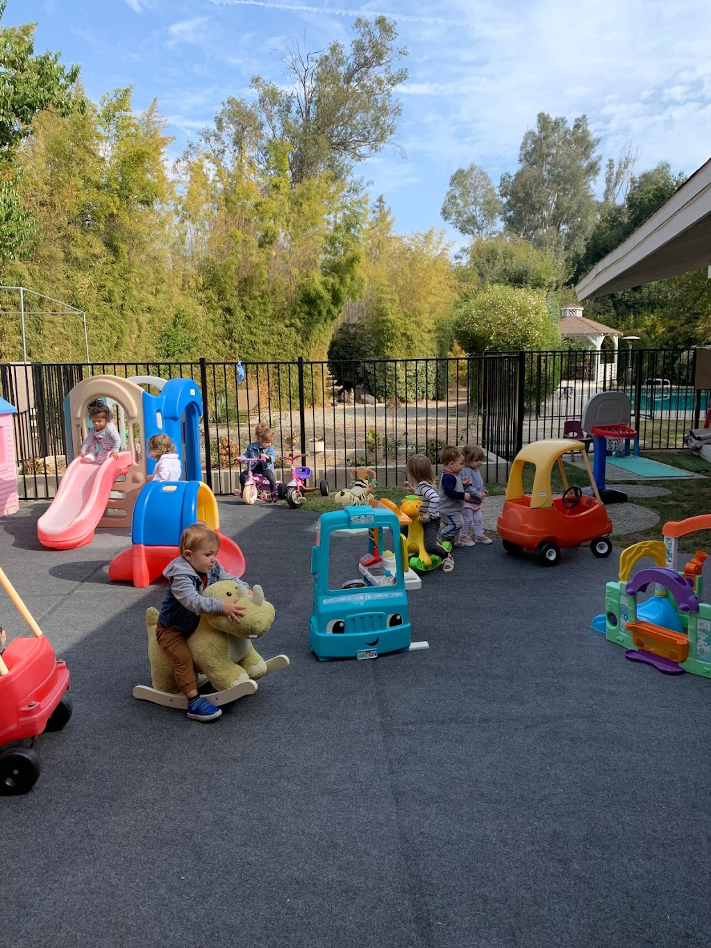 Dalis Day Care | 5926 Corbin Ave, Tarzana, CA 91356, USA | Phone: (323) 788-1024