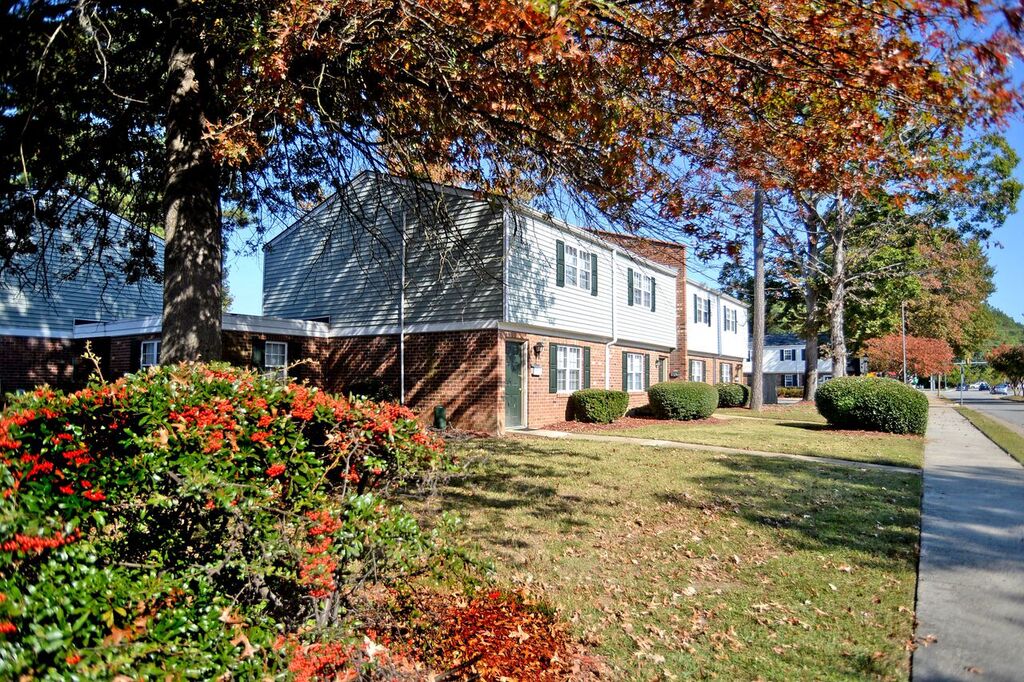 Hickory Point Townhomes | 399-A Hickory Point Blvd, Newport News, VA 23608, USA | Phone: (844) 748-9117